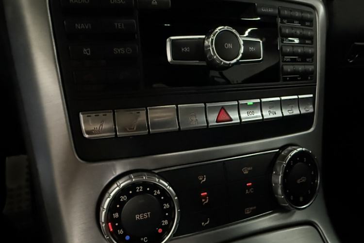 Used Mercedes-Benz SLK-Class 2011 SLK 200 Fashion Model
