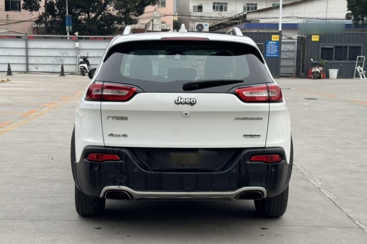 Used  Cherokee 2016 2.4L Professional Smart Version
