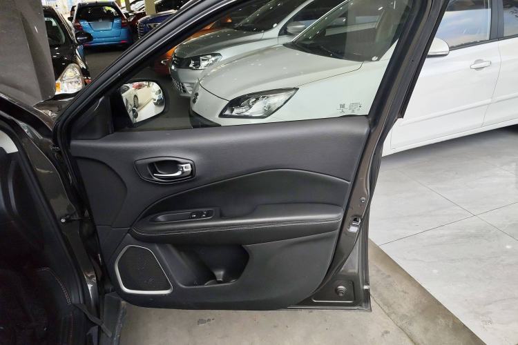 Used  Compass 2017 200T Automatic Family Edition
