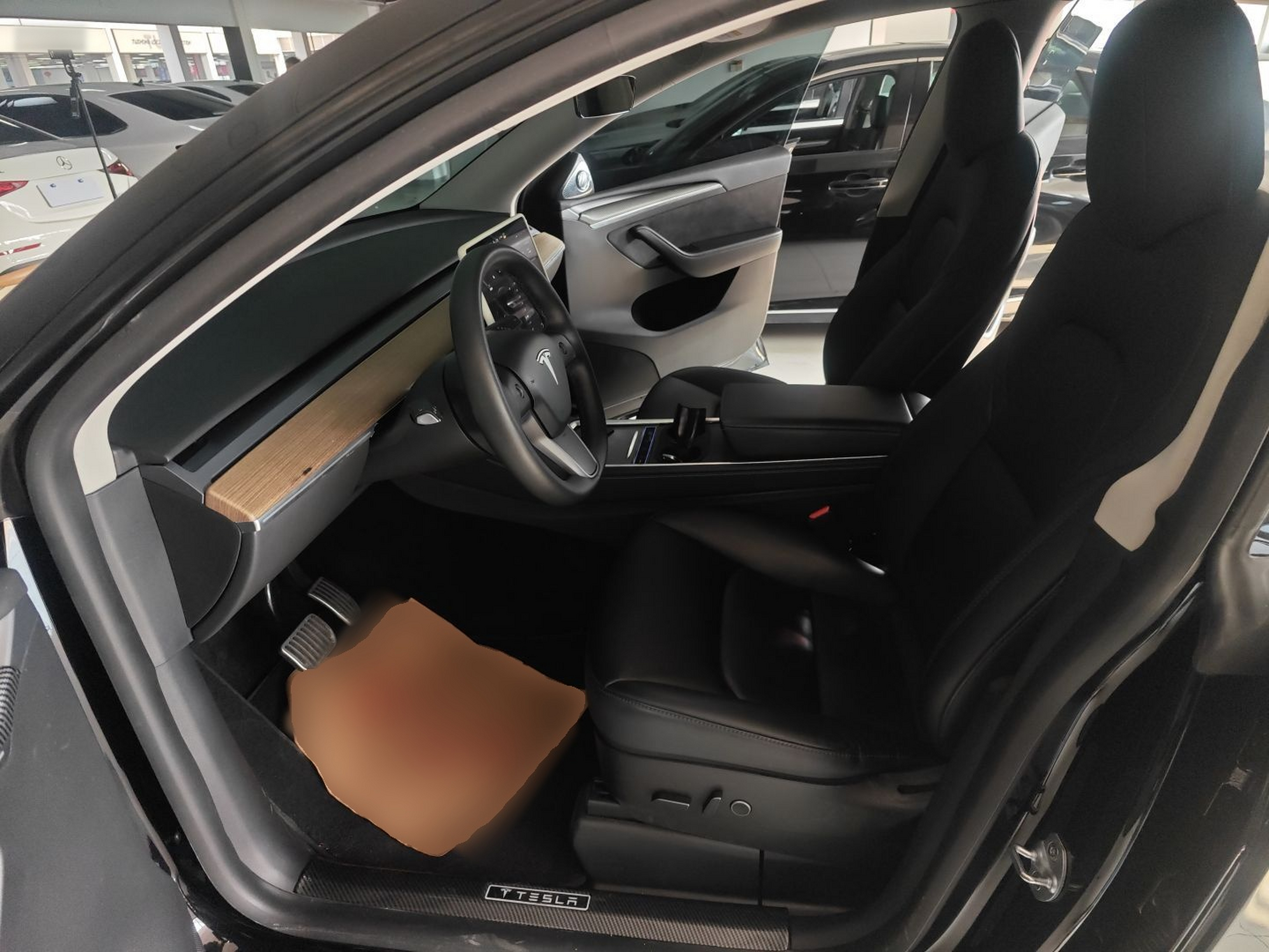 Переднее сиденье в автомобиле