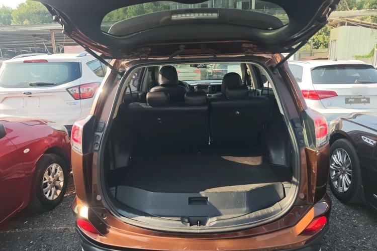 Used Toyota RAV4 2016 2.0L CVT Two-Wheel Drive Fashion Edition China V Standard
