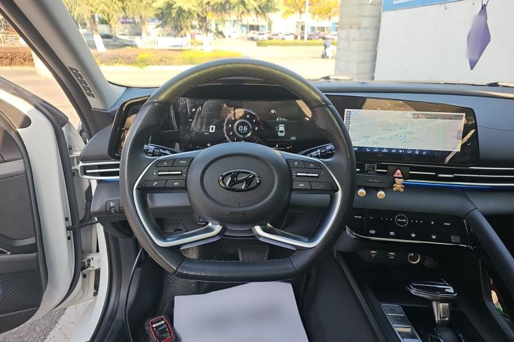 Used Hyundai Elantra 2021 1.5L CVT LUX Prestige Edition
