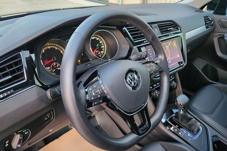 Used Volkswagen Tiguan L 2019 Revised 330TSI Automatic Two-Wheel Drive Smart & Luxury Edition China VI Standard