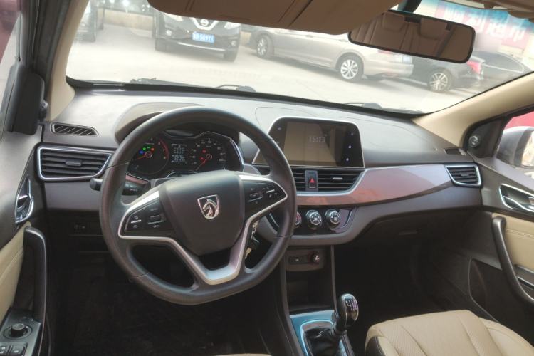 Used Baojun 310W 2017 1.5L Manual Fashion Model China V
