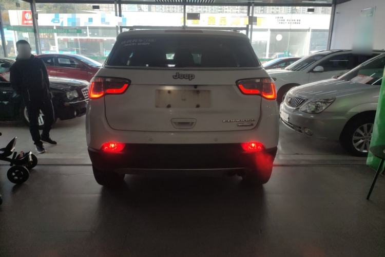 Used  Compass 2017 200T Automatic Enjoyment Version
