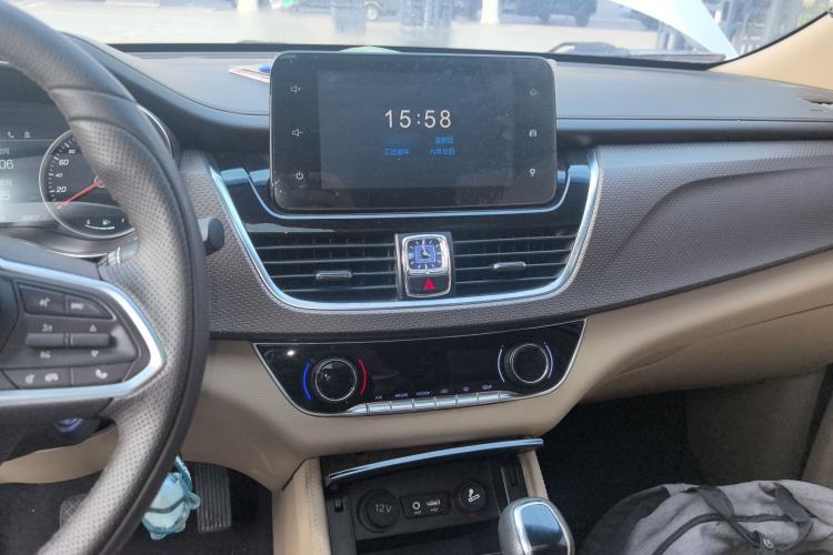 Used Baojun 730 2017 1.8L iAMT Luxury Version 7-Seater
