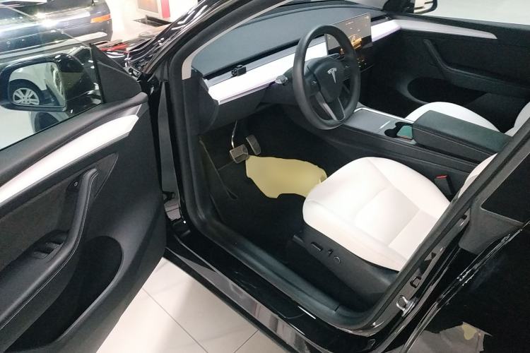 Used Tesla Model Y 2023 Rear-Wheel-Drive Version