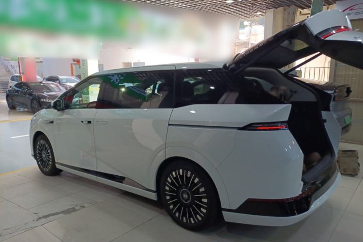 Used XPeng X9 2025 740 Ultra-Long Range Max
