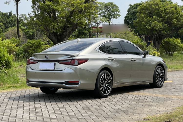 Used Lexus ES 2021 300h Excellence Edition
