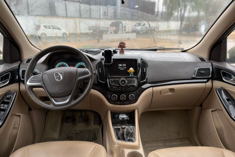 Used Baojun 730 2014 1.5L manual Comfort ESP version 7 seats