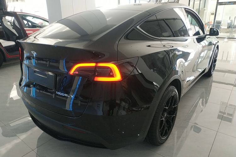 Used Tesla Model Y 2021 Long-Range All-Wheel-Drive Version 3D7
