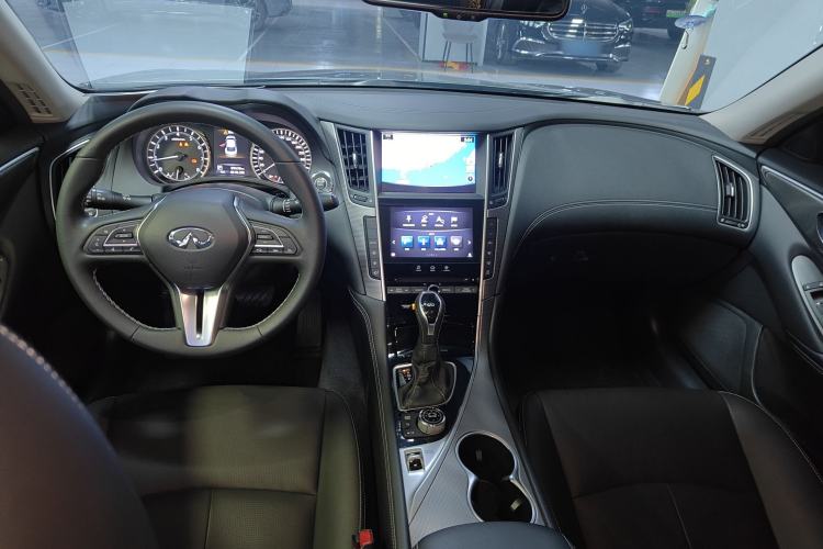 Used Infiniti Q50L 2018 2.0T Enjoyment Version China VI Standard