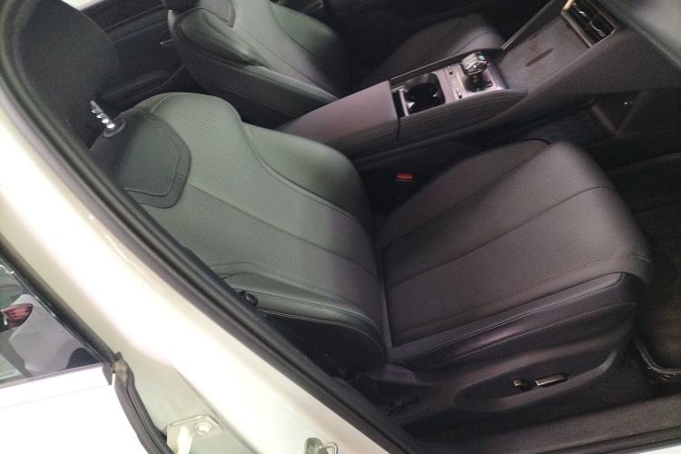 Used BYD Qin L 2025 DM-i Smart Drive 120KM Superior Model
