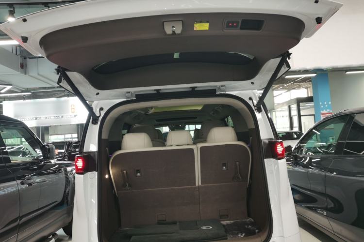 Used Denza D9 2022 DM-i 970 Four-Wheel Drive Prestige Model