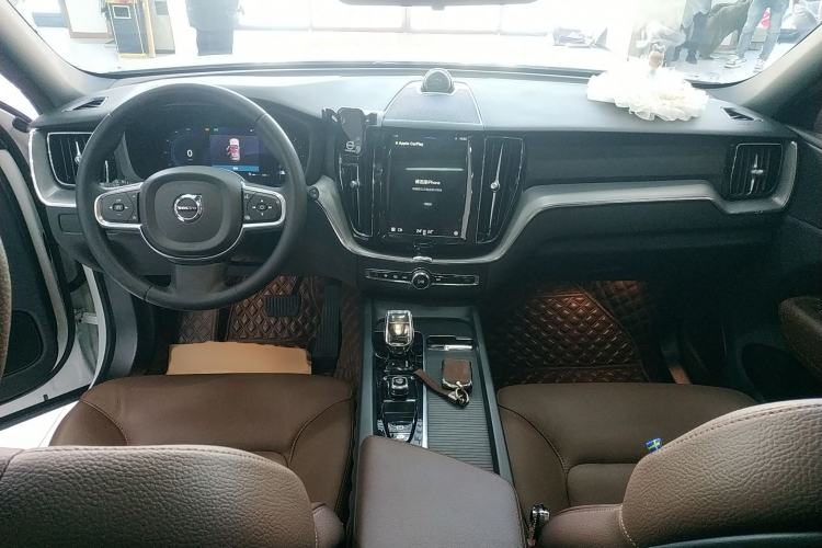 Used Volvo XC60 2023 B5 4x4 Smart Luxury Edition
