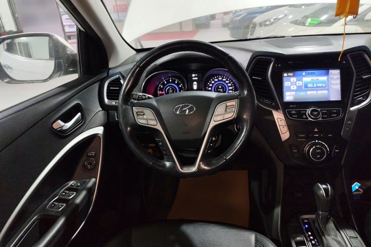 Used Hyundai Santa Fe 2015 2.4L Automatic Two-Wheel Drive Smart Version 5 Seats
