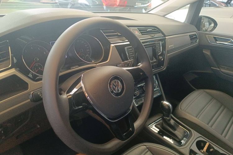 Used Volkswagen Touran 2016 Volkswagen Touran L 280TSI DSG Comfort Edition
