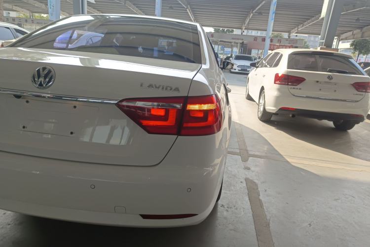 Used Volkswagen Lavida 2013 Restyled Classic 1.6L Manual Comfort Edition
