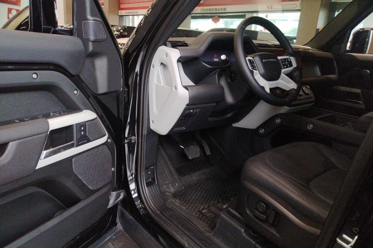 Used Land Rover Defender 2023 Facelift 110 3.0T P400 Dark Edition
