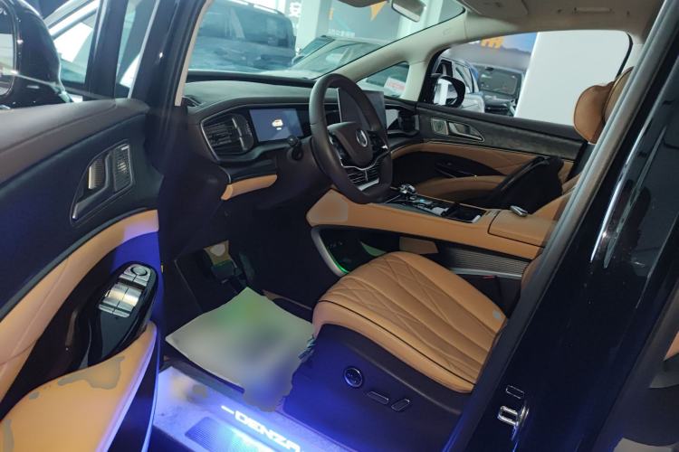 Used Denza D9 2024 DM-i 1050 Luxury Model
