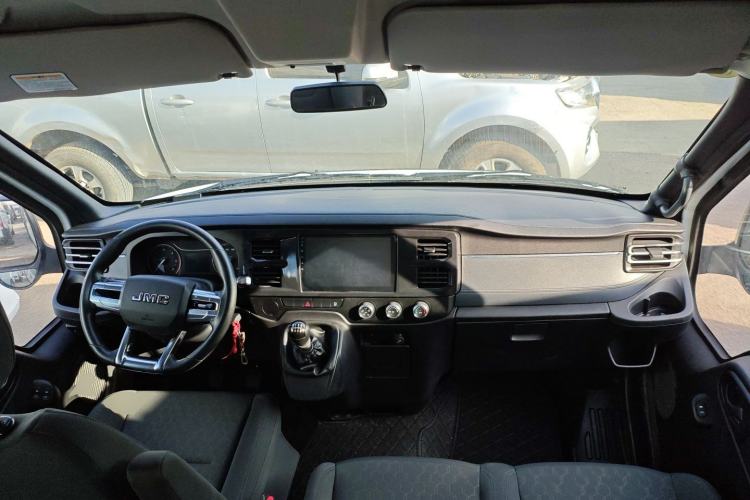 Used JMC Fushun 2023 2.0T Manual Mid-Drive Mid-Roof Commercial Multi-Purpose 7-Seater Passenger Vehicle