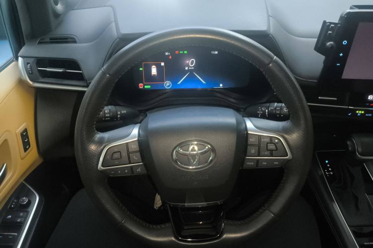 Used Toyota Sienna 2021 2.5L Hybrid Platinum Edition
