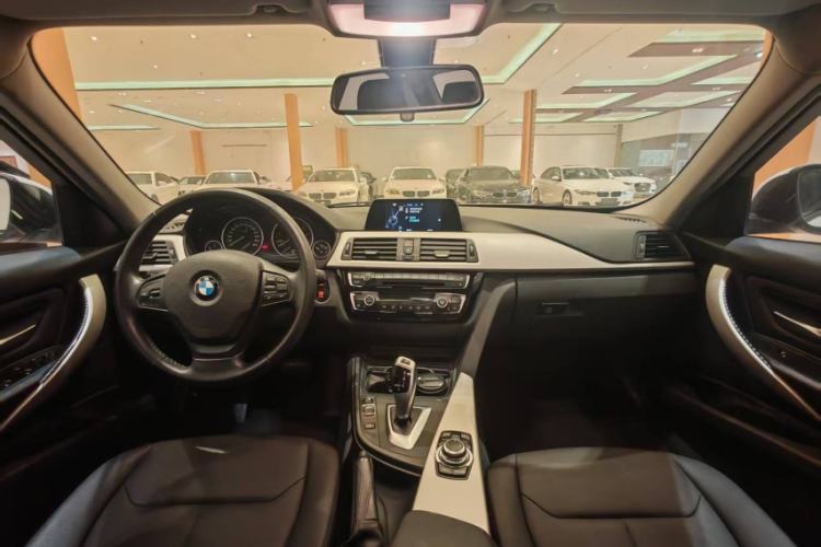 Used BMW 3 Series 2016 320i Fashion Model
