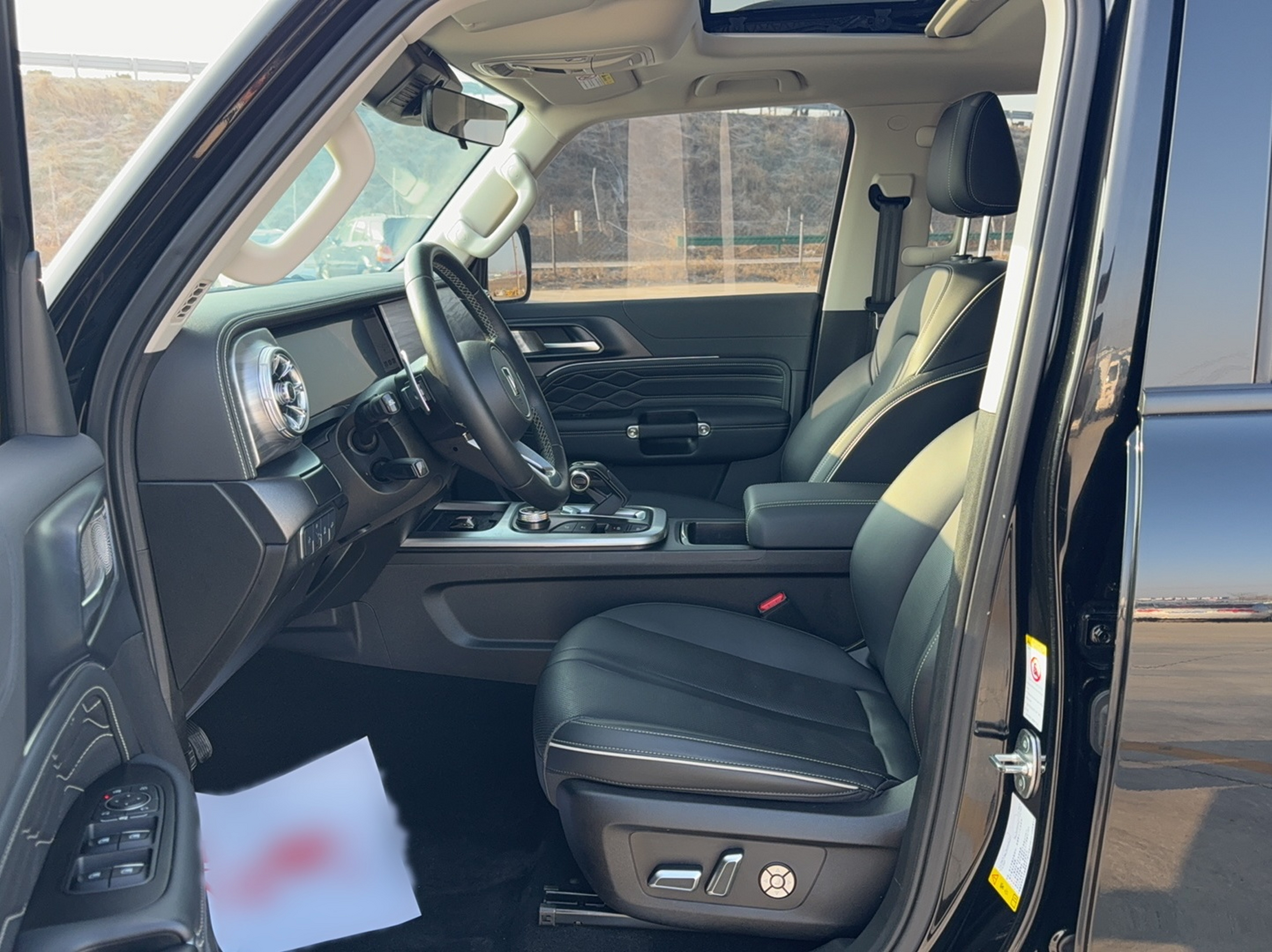 المقاعد الأمامية داخل السيارة