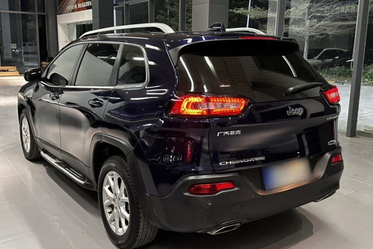 Used  Cherokee 2016 2.4L Leading Edition