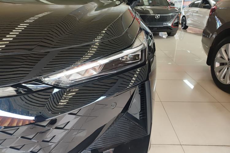 Used Changan UNI-V iDD 2024 Blue Whale Smart Electric iDD 136km Luxury Model
