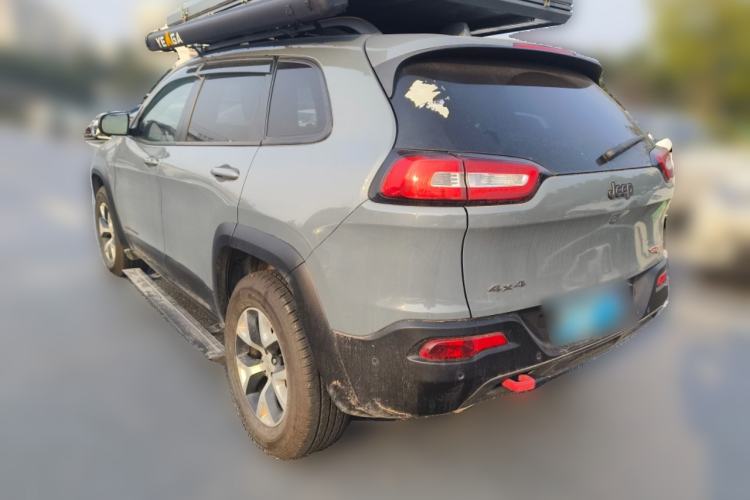 Used  Cherokee 2014 3.2L High-Performance Version
