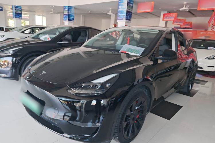 Used Tesla Model Y 2021 Long-Range All-Wheel-Drive Version
