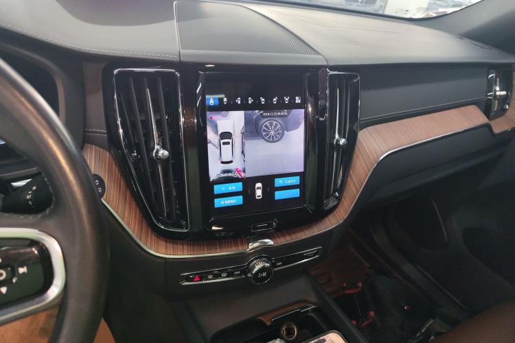 Used Volvo XC60 2022 B5 4x4 Smart Luxury Edition
