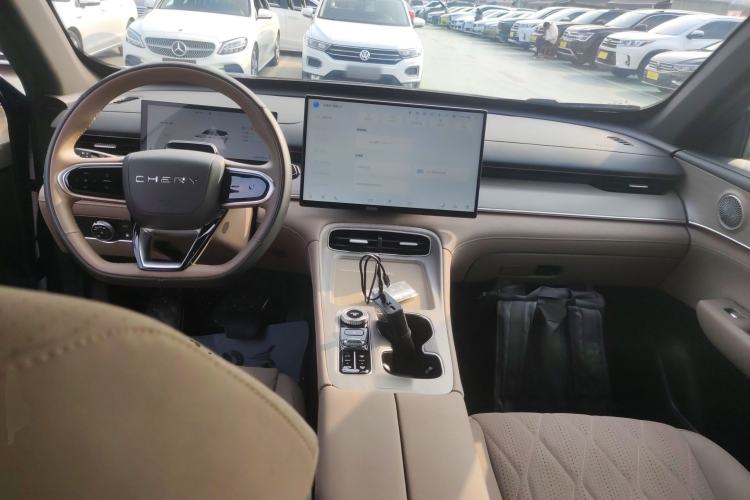 Used Chery Tiggo 8 PLUS C-DM 2025 1.5T 116 km Prestige Version 5 Seats
