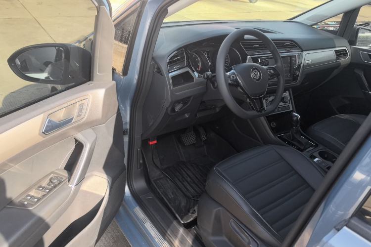 Used Volkswagen Touran 2018 Volkswagen Touran L 280TSI DSG Comfort Edition 7 Seats China VI Standard
