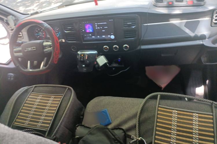 Used JMC Fushun 2025 2.0T 8AT Diesel Mid-Roof Mid-Height Commercial Multi-Purpose 7-Seater Passenger Vehicle
