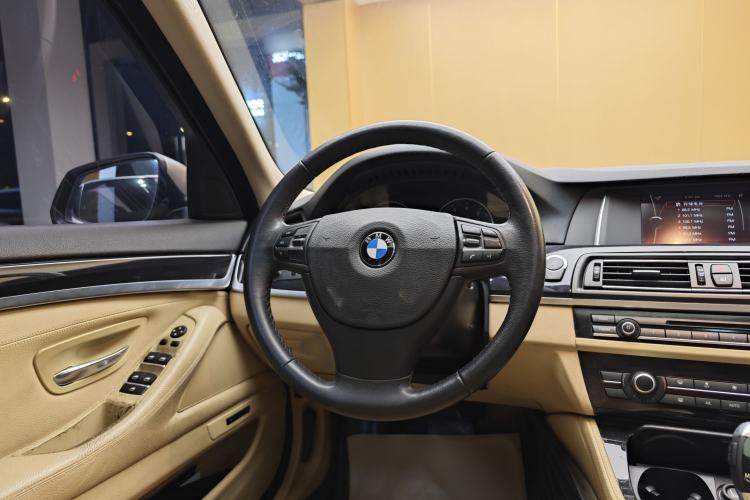 Used BMW 5 Series 2014 520Li Elegant Model
