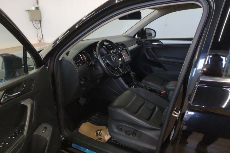 Used Volkswagen Tiguan L 2019 Revised 330TSI Automatic Two-Wheel Drive Smart & Luxury Edition China VI Standard
