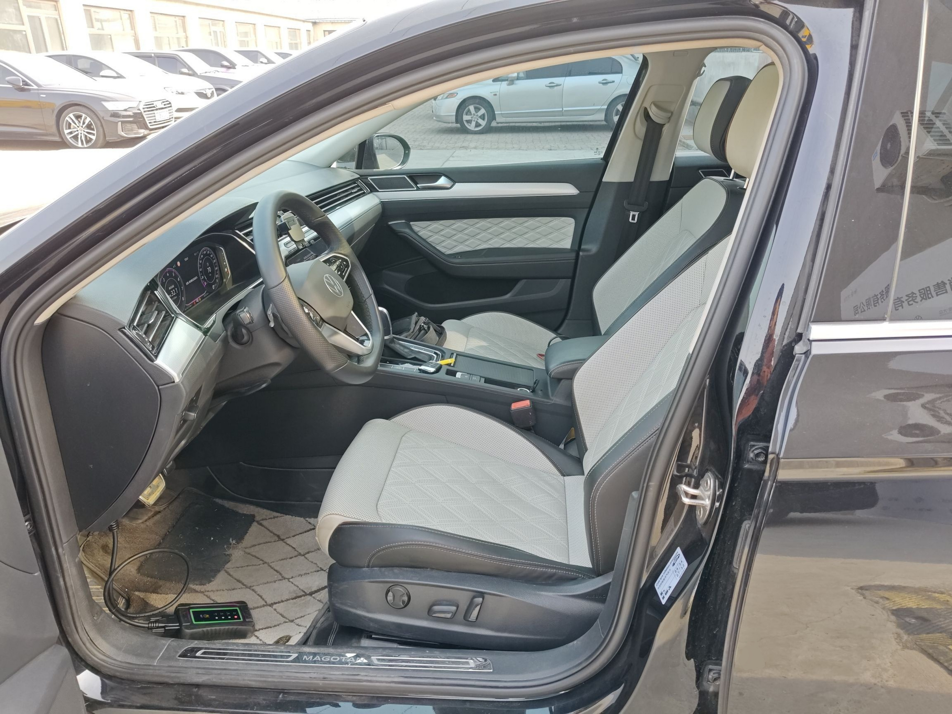 Переднее сиденье в автомобиле