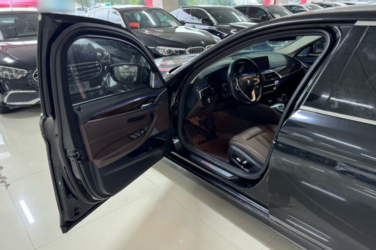 Used BMW 5 Series 2019 Facelifted 525Li Luxury Package
