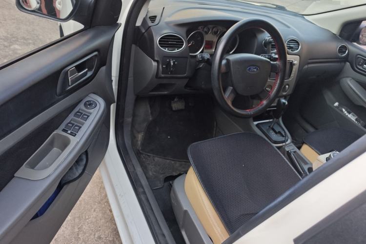 Used Ford Focus 2013 Hatchback Classic 1.8L Automatic Base Model
