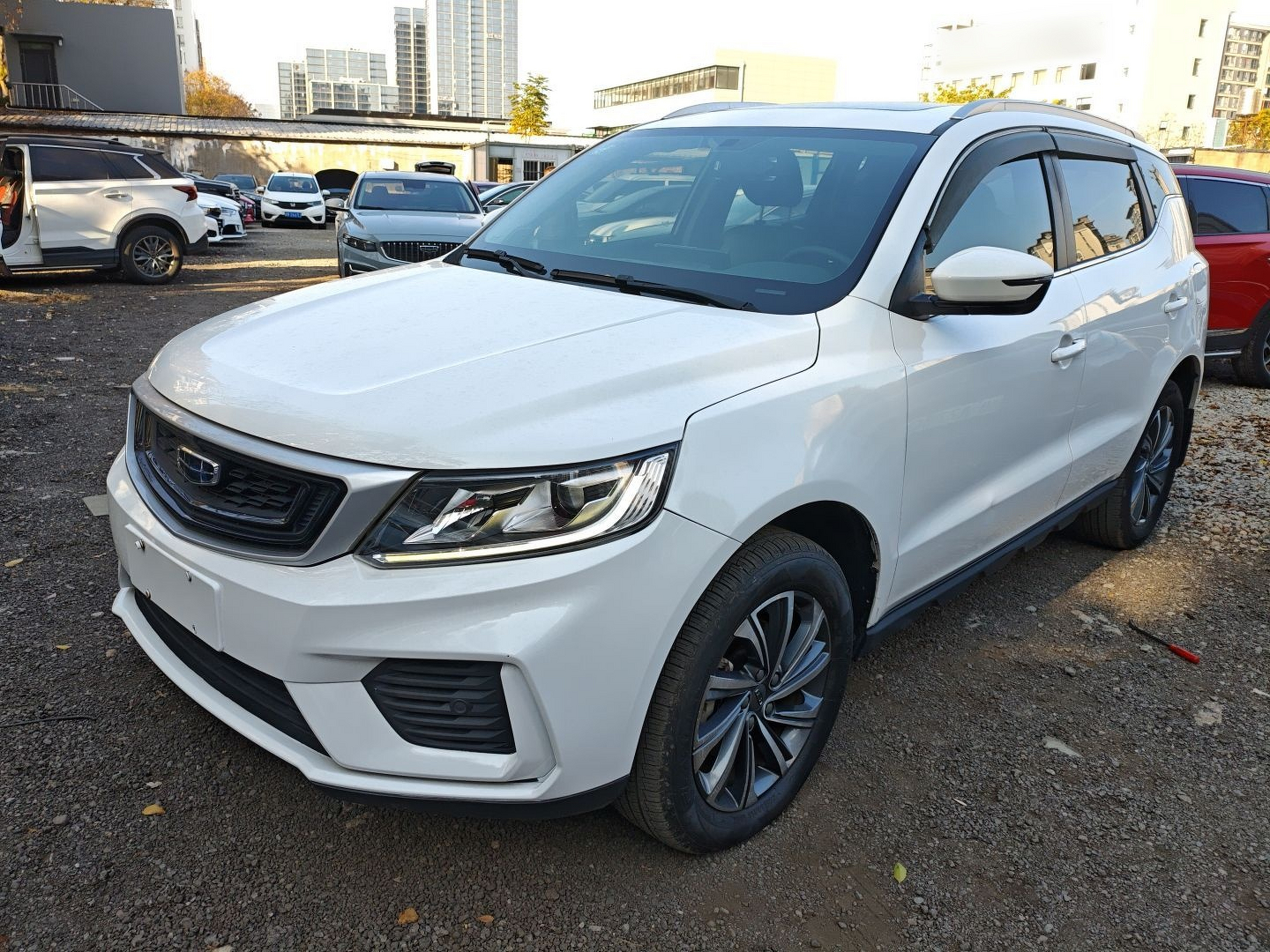 Под передней частью автомобиля