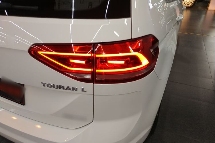 Used Volkswagen Touran 2016 Volkswagen Touran L 280TSI DSG Comfort Edition
