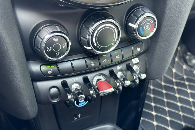 Used  MINI 2019 1.5T COOPER Classic Edition Five-Door Version
