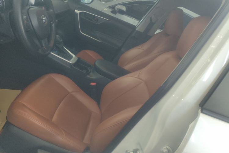 Used Toyota Wildlander 2022 Updated Version 2.0L CVT Two-Wheel Drive Leading Edition
