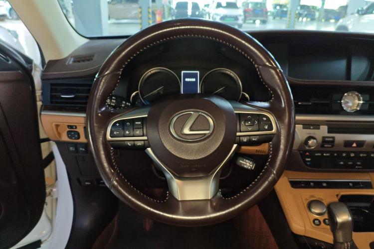Used Lexus ES 2015 300h Luxury Edition