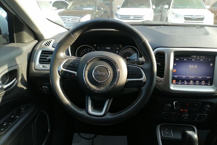 Used  Compass 2017 200T Automatic Family Edition
