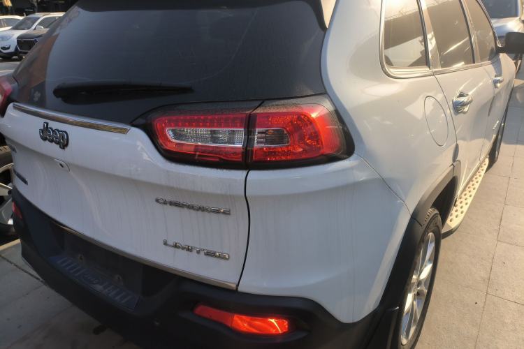 Used  Cherokee 2017 2.0L Superior Edition
