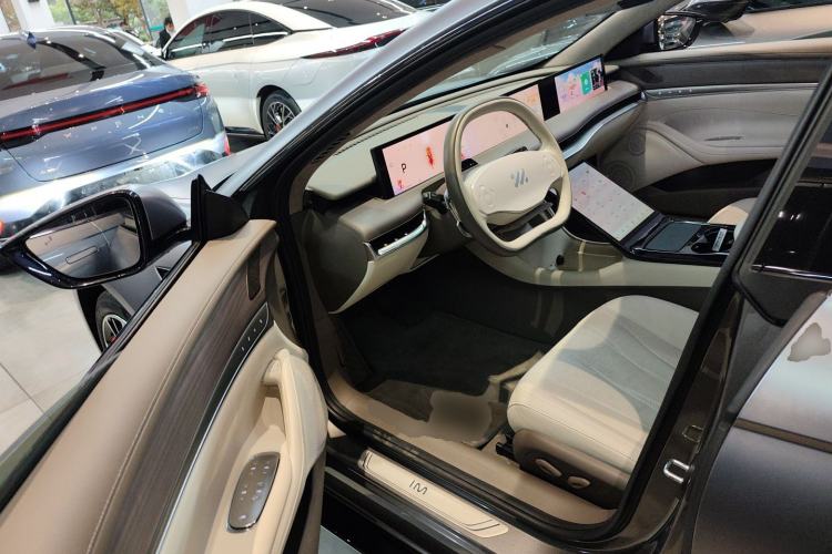 Used  L7 2022 Pro Model
