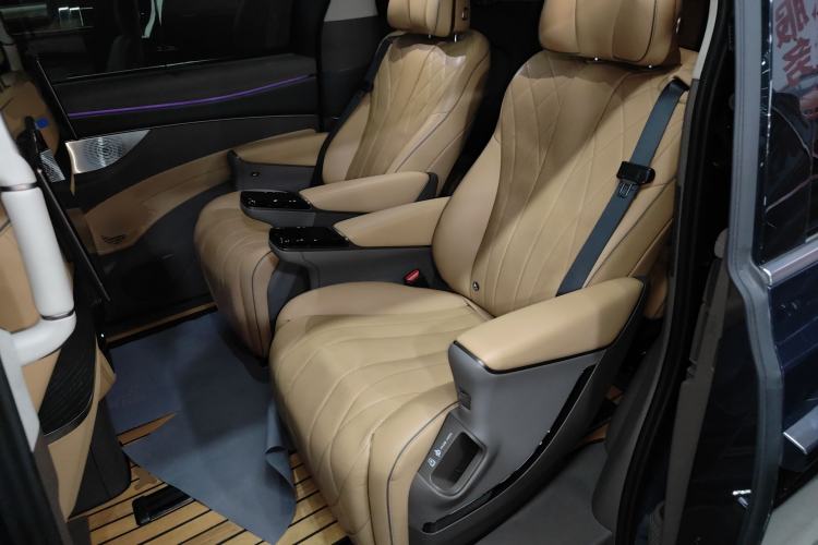 Used Denza D9 2024 DM-i 980 Four-Wheel Drive Flagship Model